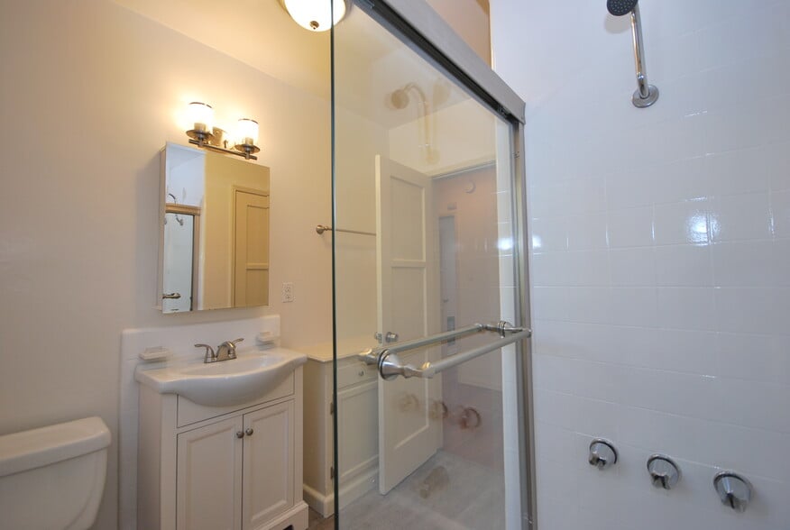 Building Photo - 853 N Citrus Ave