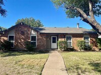 Building Photo - 300 Willow Springs Dr
