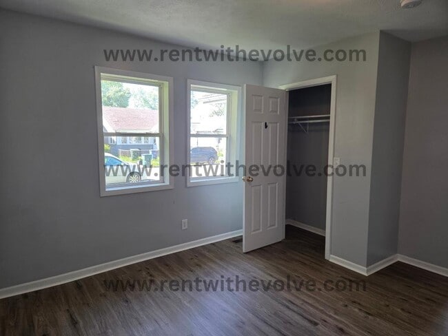 Building Photo - 1708 W 11th St