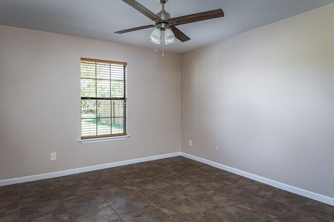 Building Photo - 808 E Gutierrez St