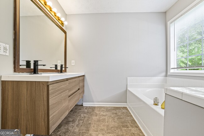 Building Photo - 2364 Fallbrook Ct