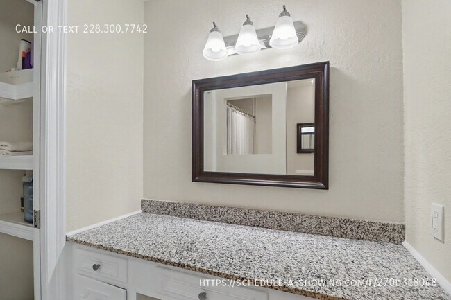 Building Photo - 412 Woodland Park Dr