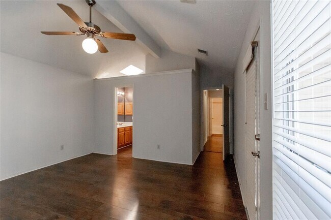 Building Photo - 2034 Creek Valley Ln