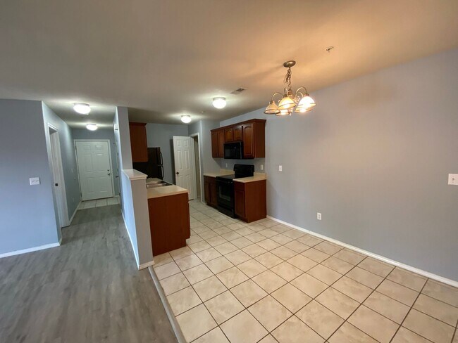 Building Photo - 1040 S Clifton Ave
