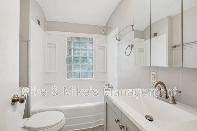 Building Photo - 3860 S Brust Ave