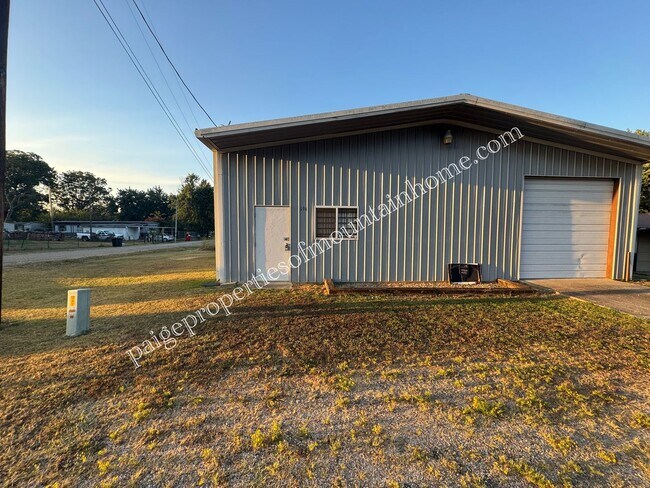 Building Photo - 1,600 Sq Ft Shop Space in Midway, AR – Inc...