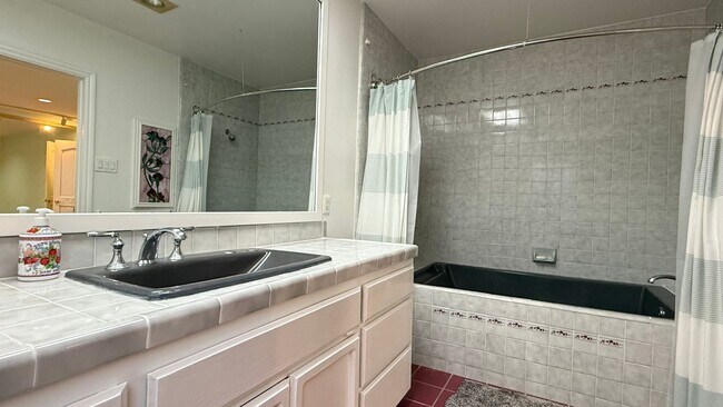 Building Photo - 3BD/2BA Classic Charming Home in Desirable Willow Glen