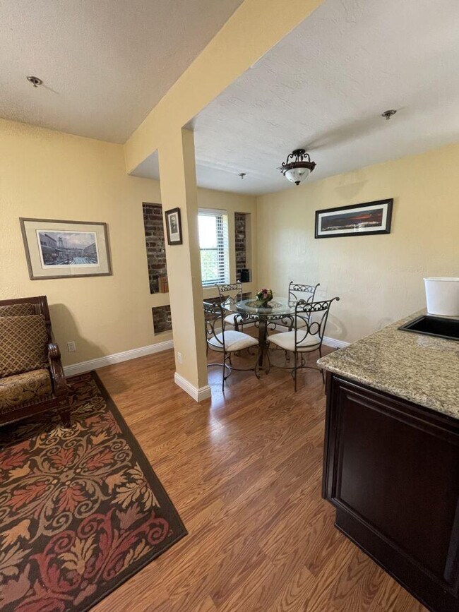 Building Photo - 300 Main St