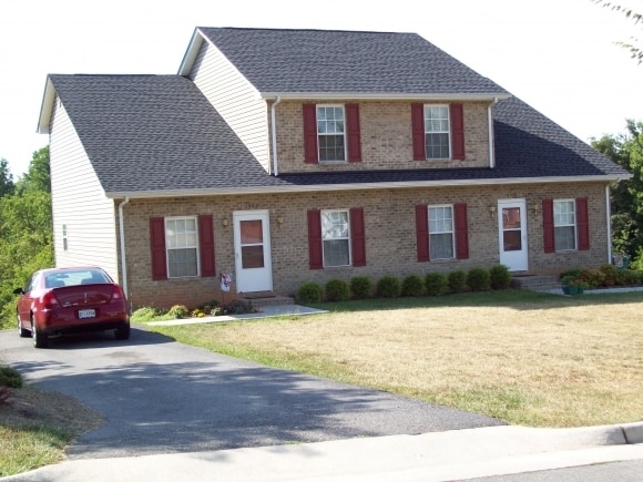 Building Photo - Shady Knoll