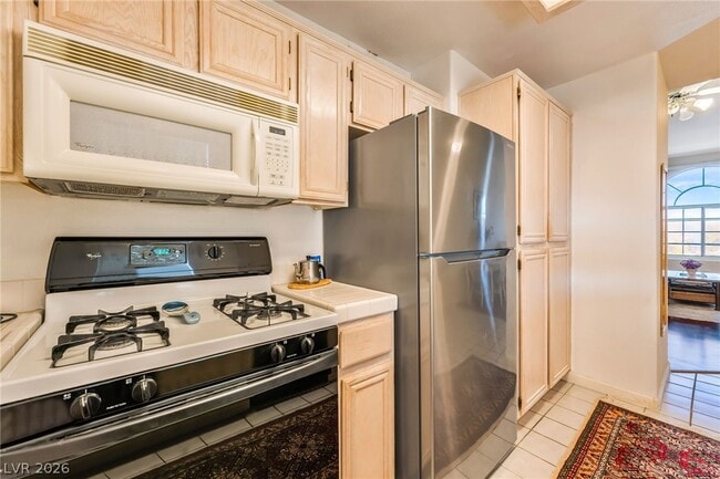 Building Photo - 3125 N Buffalo Dr