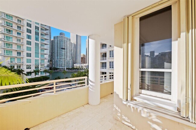Building Photo - 888 Brickell Key Dr