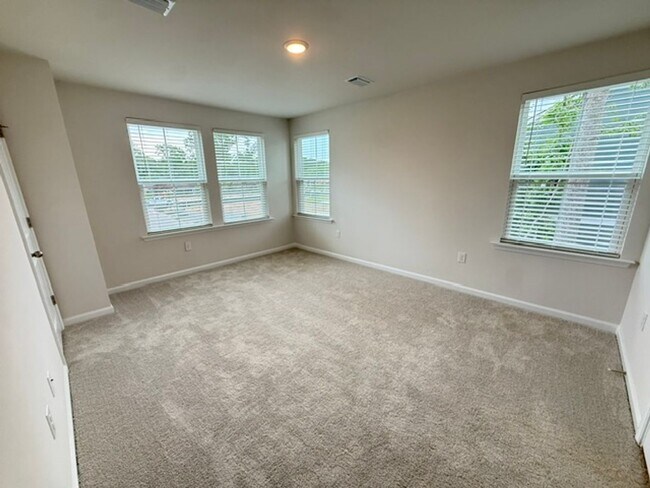 Building Photo - 467 Martins Creek Blvd