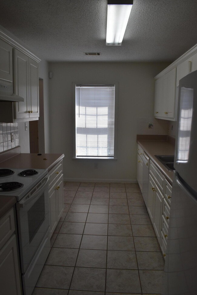 Building Photo - 2017 Caton Dr