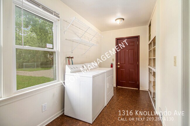 Building Photo - 1316 Knollwood Ave