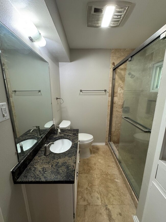 Building Photo - Welcome to this charming 3-bedroom, 1.5-bathroom home with easy access to FT. SAM, BAMC, RANDOLPH...