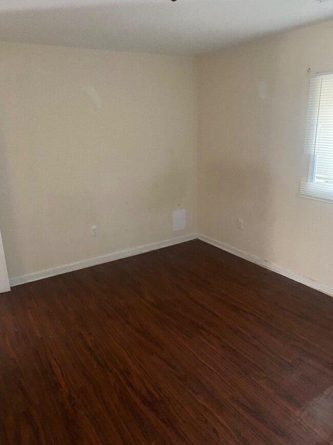 Building Photo - 1810 Ozone Ct