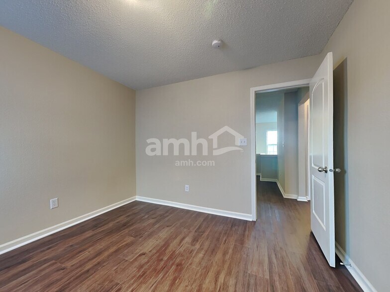 Building Photo - 4291 Raintree Rd