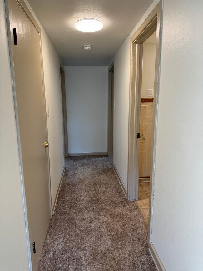 Building Photo - 218 Pine Tree Ave