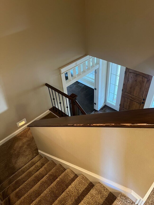 Building Photo - "Luxury Living: Stunning home with marble counter tops & Fireplace!"