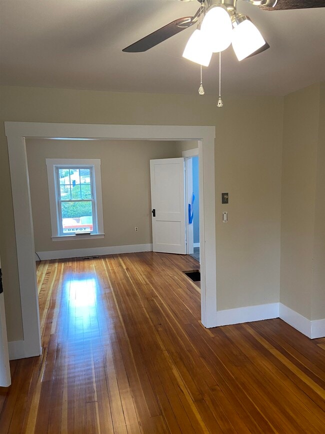 Building Photo - 1354 River Rd