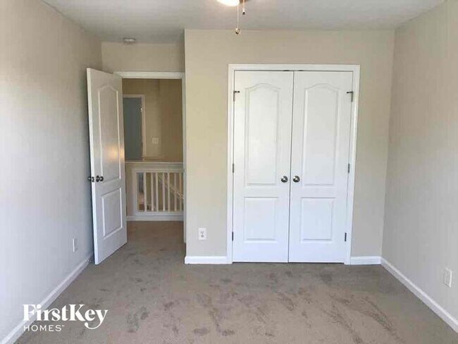 Building Photo - 1988 Sinclair Trce