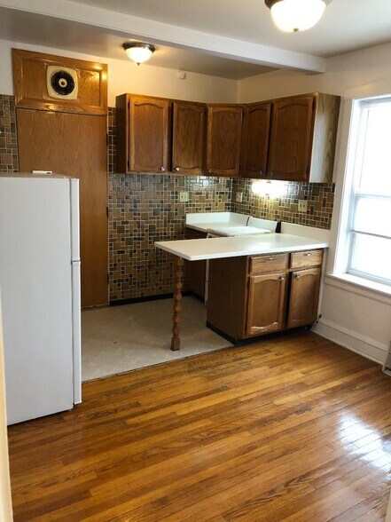 Building Photo - 3115 W Foster Ave