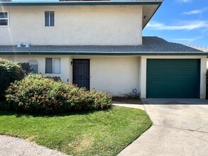 Building Photo - For Rent: 2BR/1.5BA Condo Near Fresno Sta...
