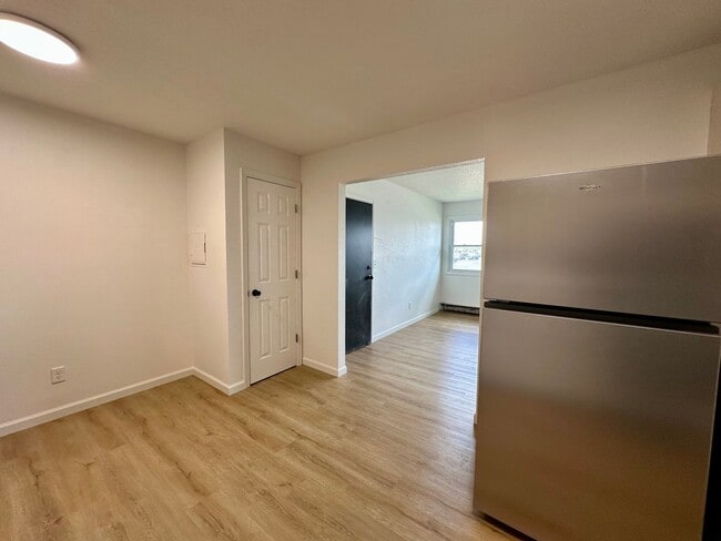 Building Photo - West Ave 4-Plex