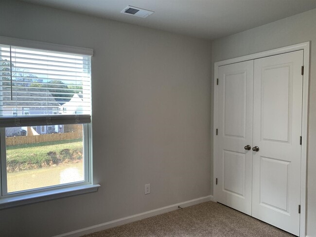 Building Photo - 235 Spencer Cir