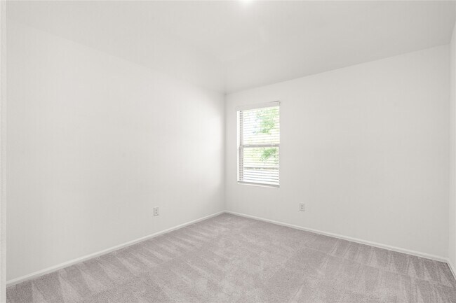 Building Photo - 2039 Barrett Gables Dr