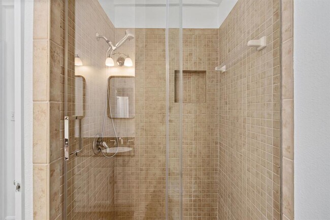 Building Photo - 1318 Bonham Terrace
