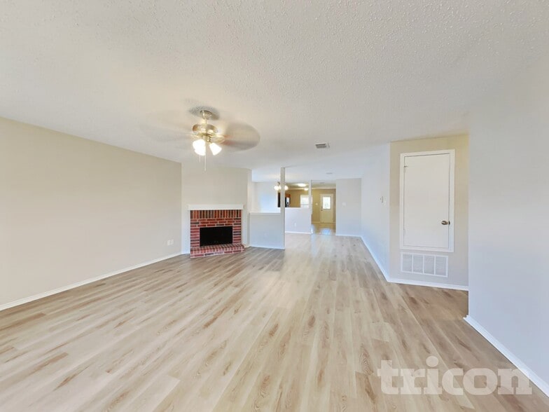 Building Photo - 2983 Celian Dr