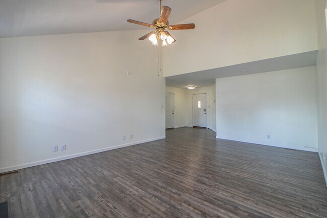 Building Photo - 1325 Meredith Way