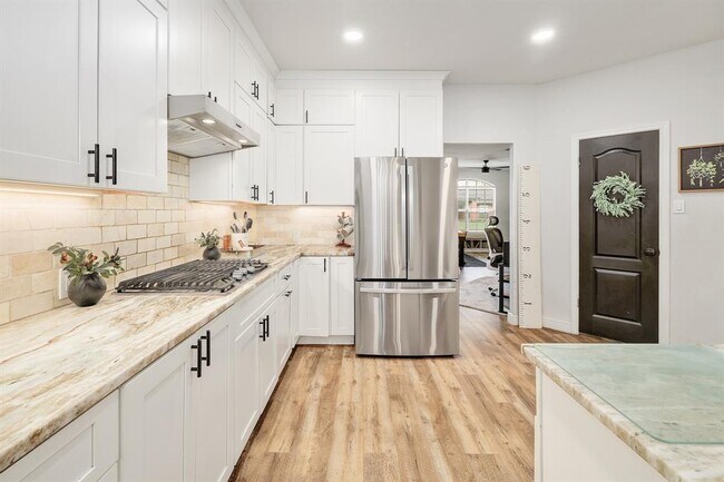 Building Photo - 3019 Plantation Dr