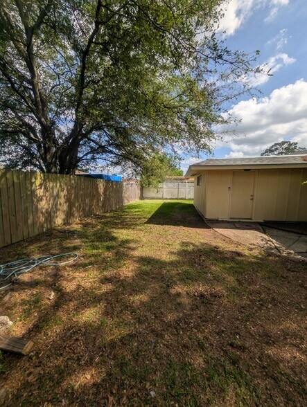Building Photo - 5011 Warren Dr