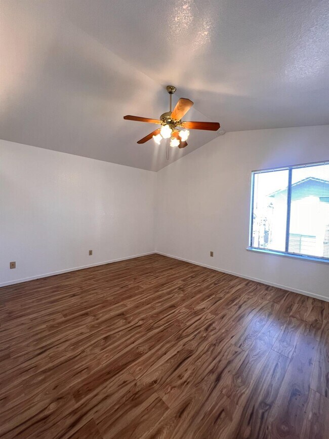 Building Photo - 479 E Alluvial Ave