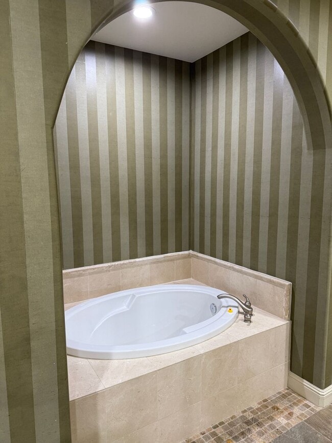 Building Photo - Beautiful 3 bedroom plus loft and office in highly sought Serrano community!