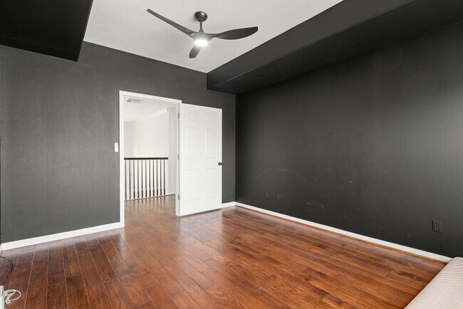 Building Photo - 14910 Lake Woodbridge Ct