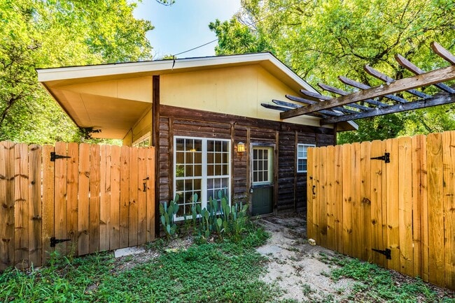 Building Photo - 1502 E 37th St