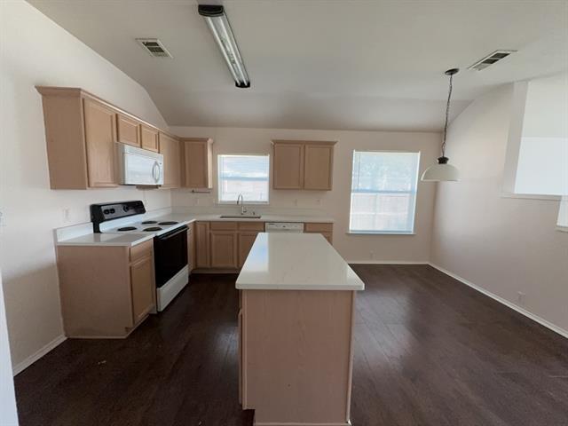 Building Photo - 3003 Elderberry Dr