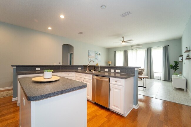 Building Photo - 109 Bilbao Dr