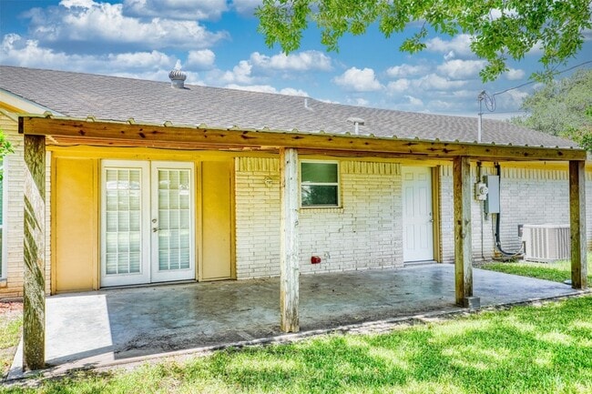 Building Photo - 607 Rosewood Dr