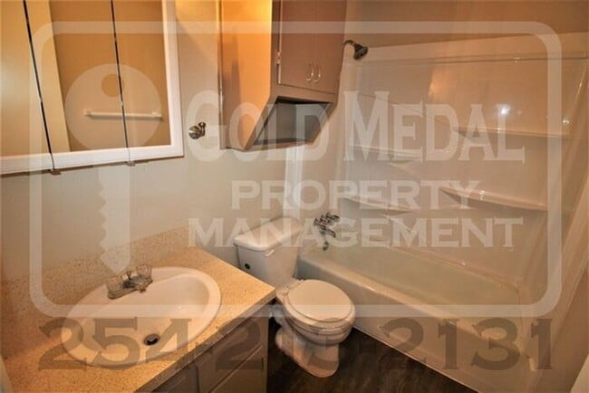 Building Photo - Charming 2-bed, 1-bath now available for r...