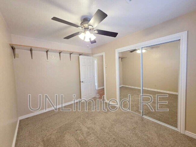 Building Photo - 2589 N Oakmont Dr