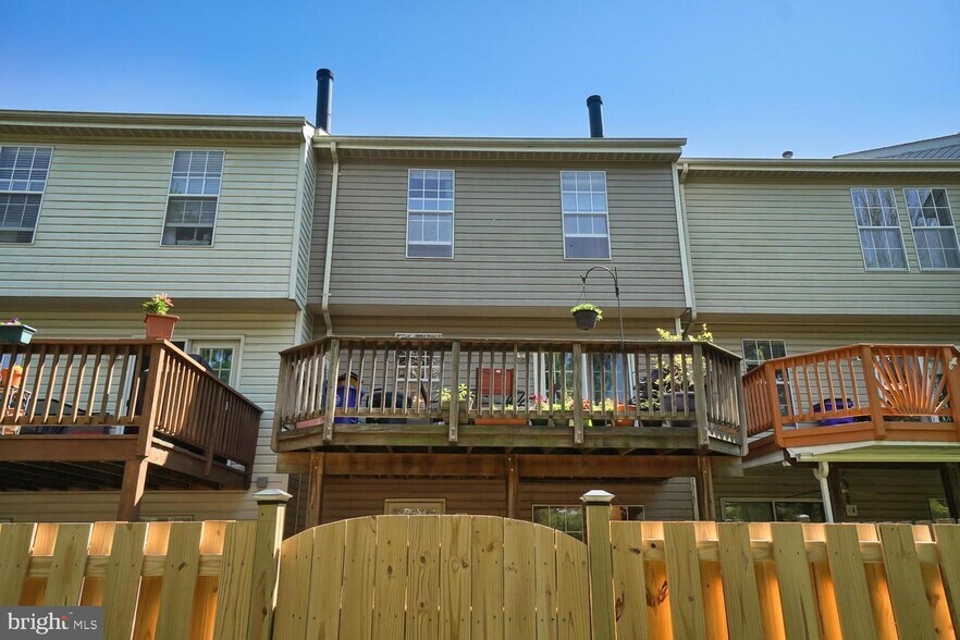 Building Photo - 6212 Adelay Ct W