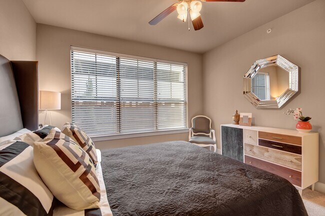 Building Photo - The Enclave at Brookside