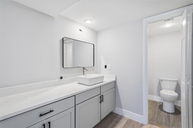 Building Photo - 1717 Whitehall Dr