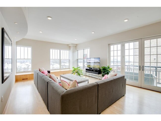 Building Photo - 408 N 1st St