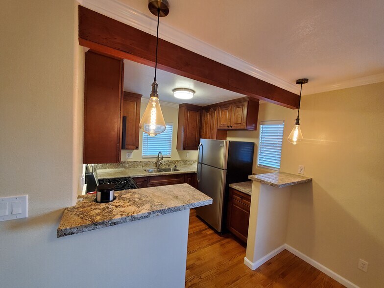 Building Photo - 3549 Highland Ave