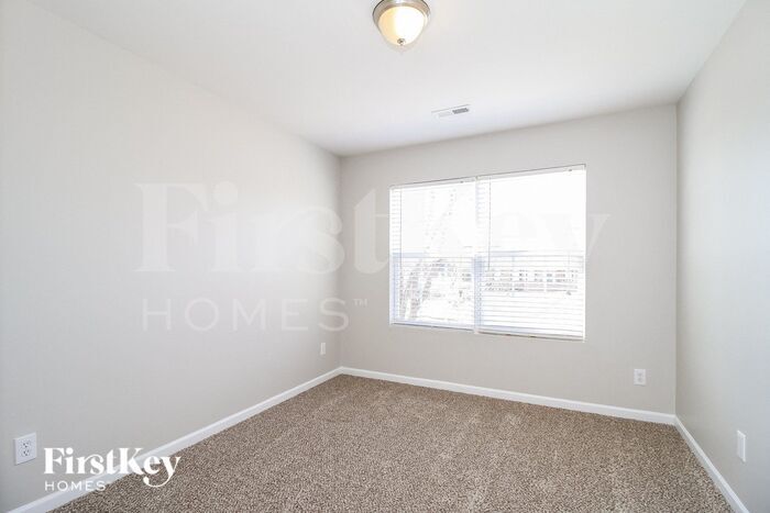 Building Photo - 1513 Pecan Ln